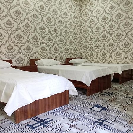 בוקורו Dilnura Guest House מראה חיצוני תמונה
